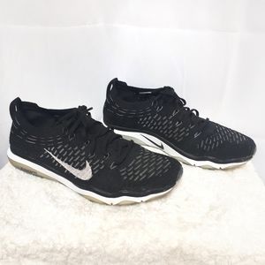 Nike Runners Black White